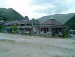 恵那市立恵那北中学校の校舎を映した写真
